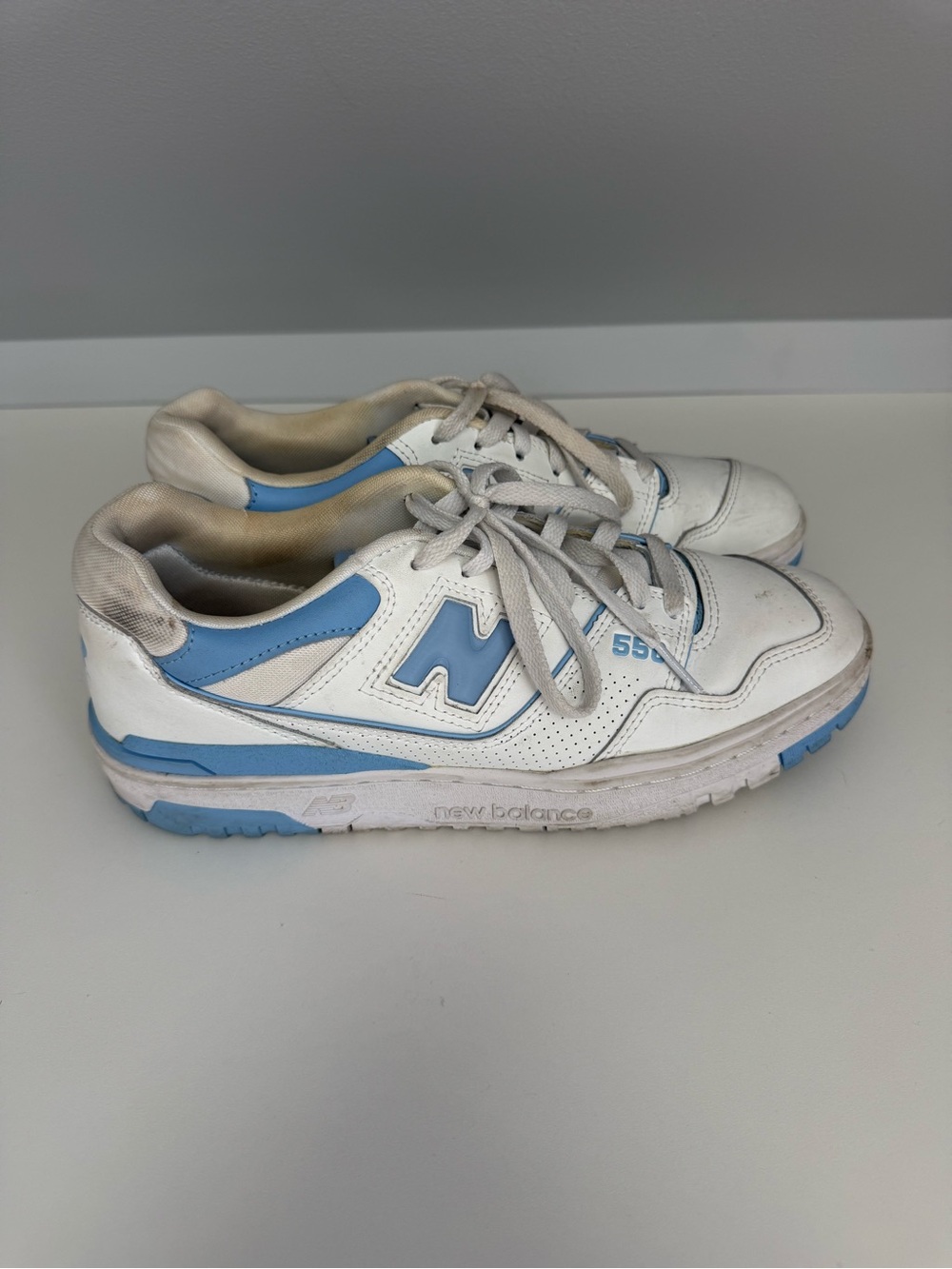 New Balance White & Light Blue Retro Low-Top Sneakers